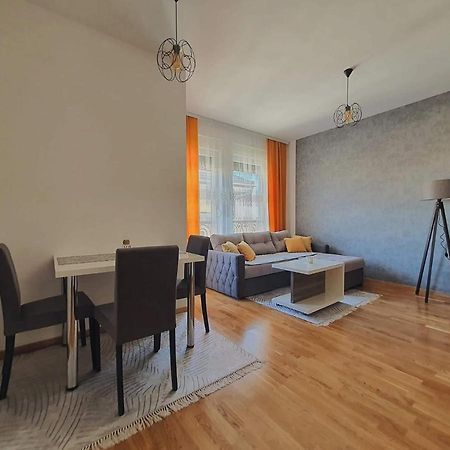 Zara Apartman 1 Bijeljina Bagian luar foto