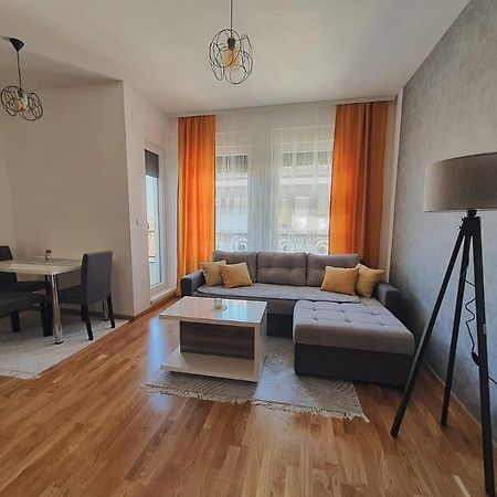 Zara Apartman 1 Bijeljina Bagian luar foto
