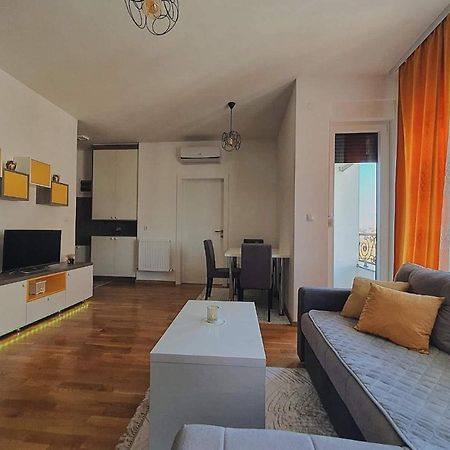 Zara Apartman 1 Bijeljina Bagian luar foto