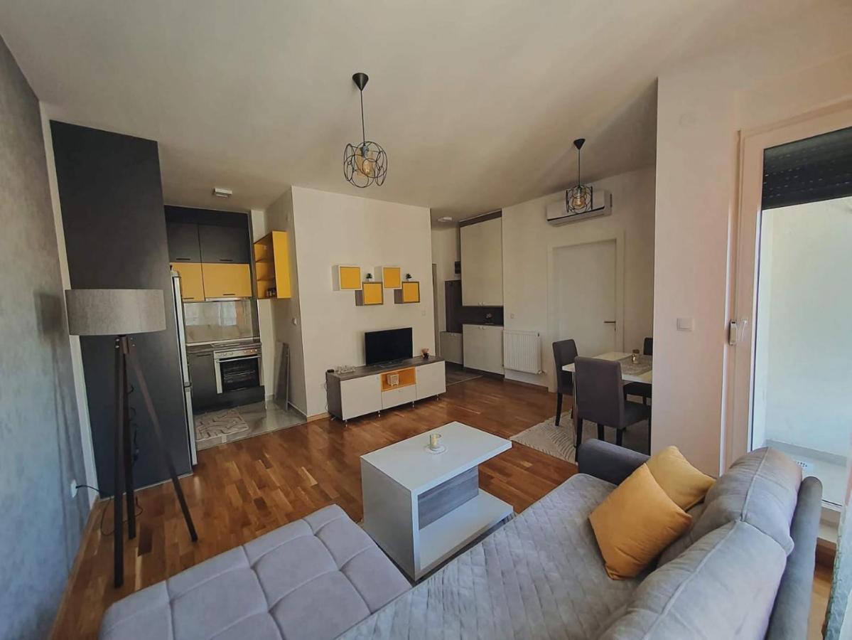 Zara Apartman 1 Bijeljina Bagian luar foto