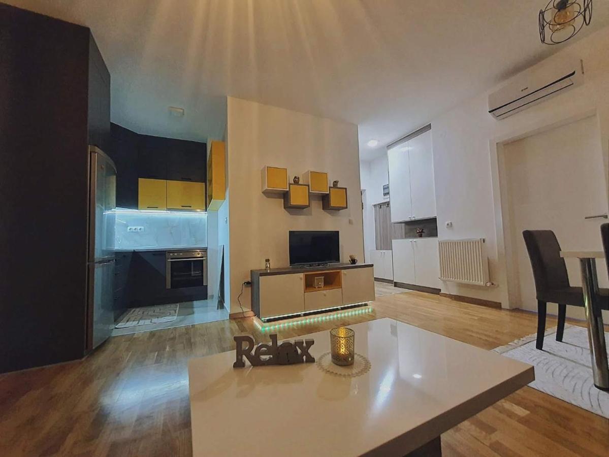 Zara Apartman 1 Bijeljina Bagian luar foto