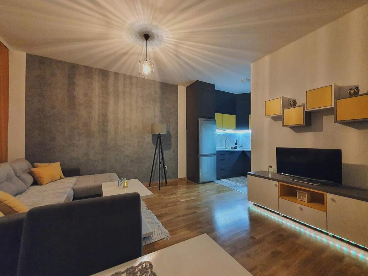 Zara Apartman 1 Bijeljina Bagian luar foto