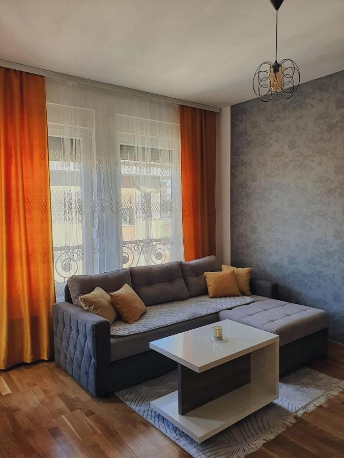 Zara Apartman 1 Bijeljina Bagian luar foto