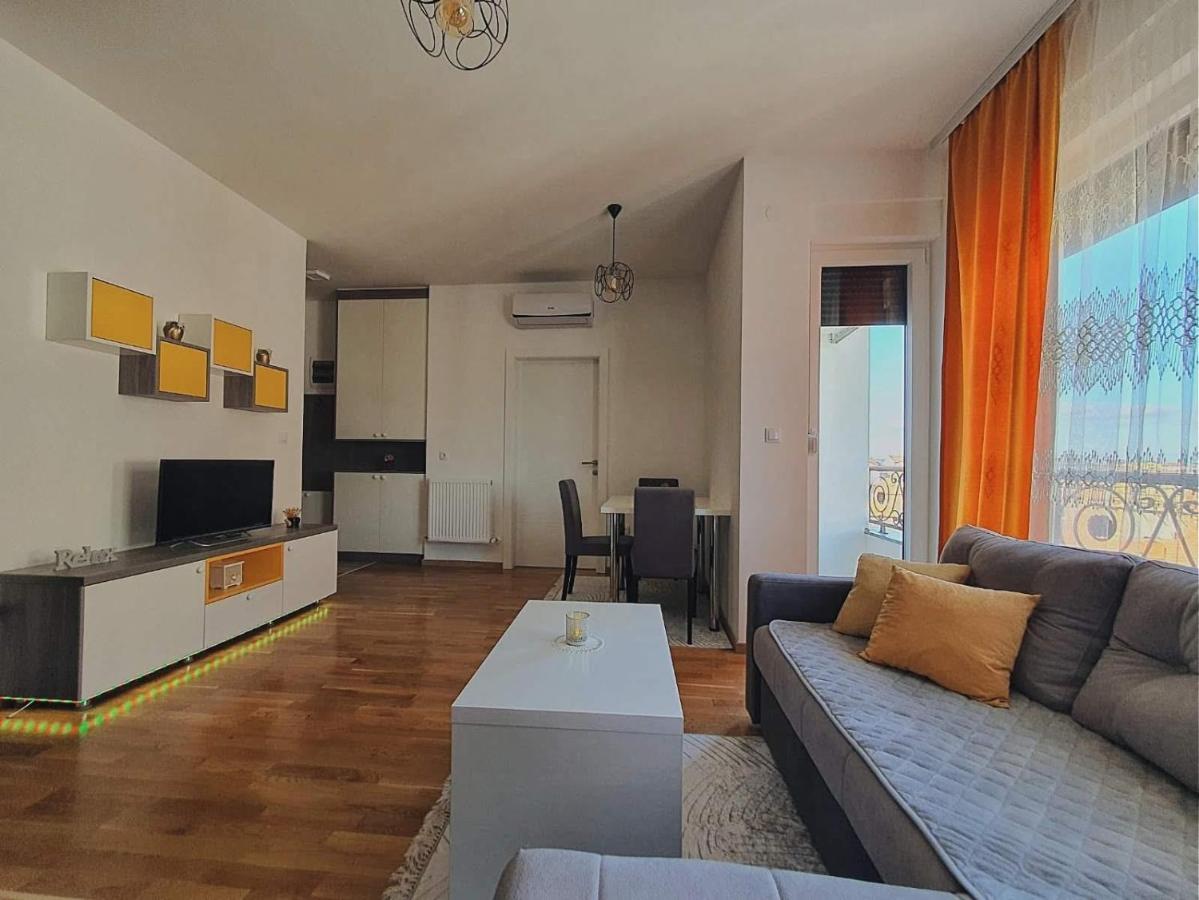 Zara Apartman 1 Bijeljina Bagian luar foto