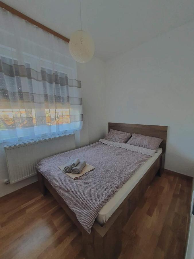 Zara Apartman 1 Bijeljina Bagian luar foto