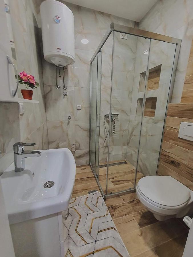 Zara Apartman 1 Bijeljina Bagian luar foto